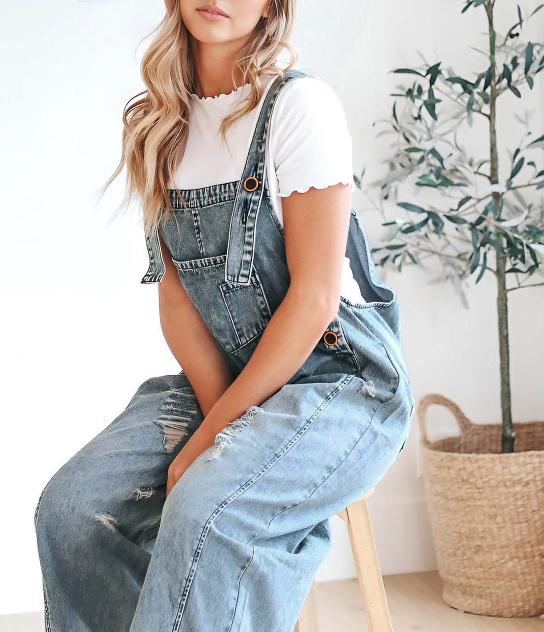 Women's Wide Leg Jumpsuit with Ripped Details Denim Overalls: Navy Blue / Contemporary